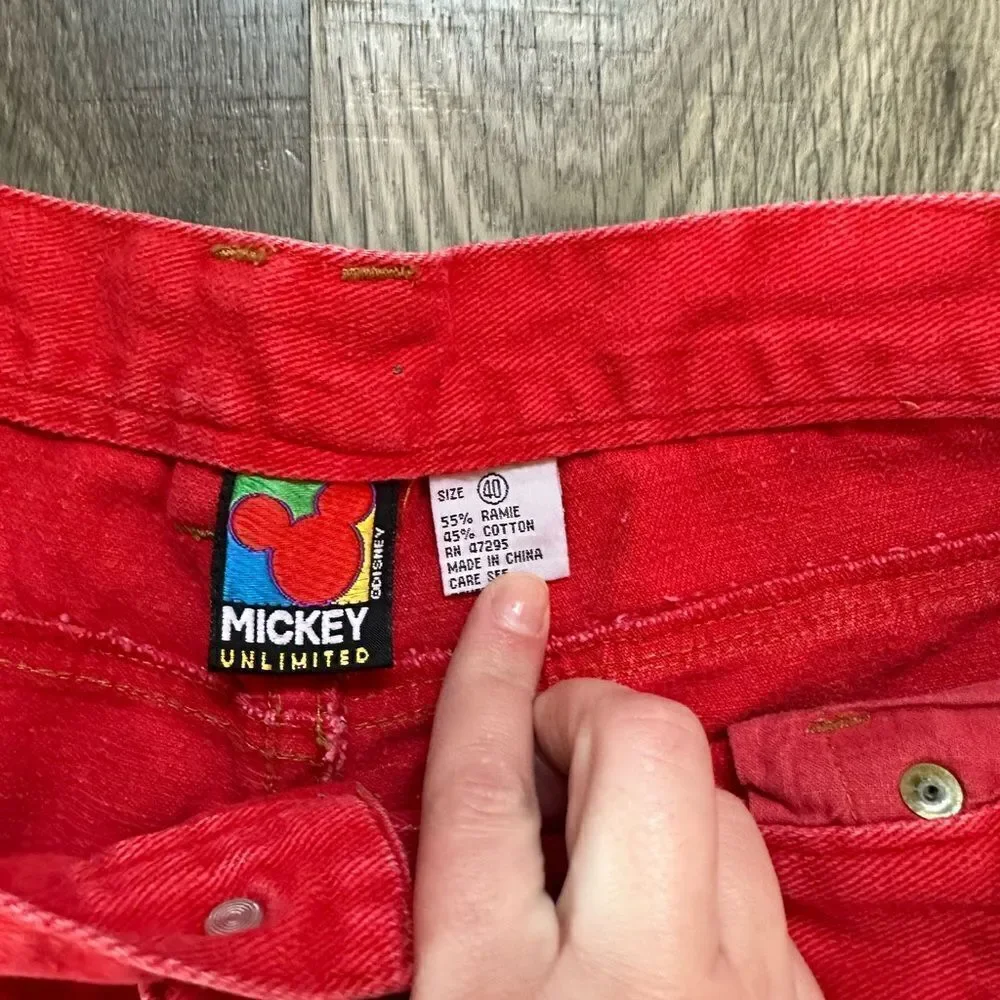 VINTAGE 1990S WALT DISNEY MICKEY MOUSE RED DENIM SHORTS SIZE 40